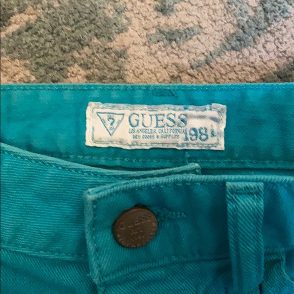 Guess booty short - Picture 3 of 4